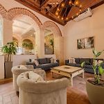 Casa De 5 Hab En La Ciudad Amurallada Con Piscina