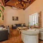 Casa de 5 Hab en la Ciudad Amurallada con Piscina