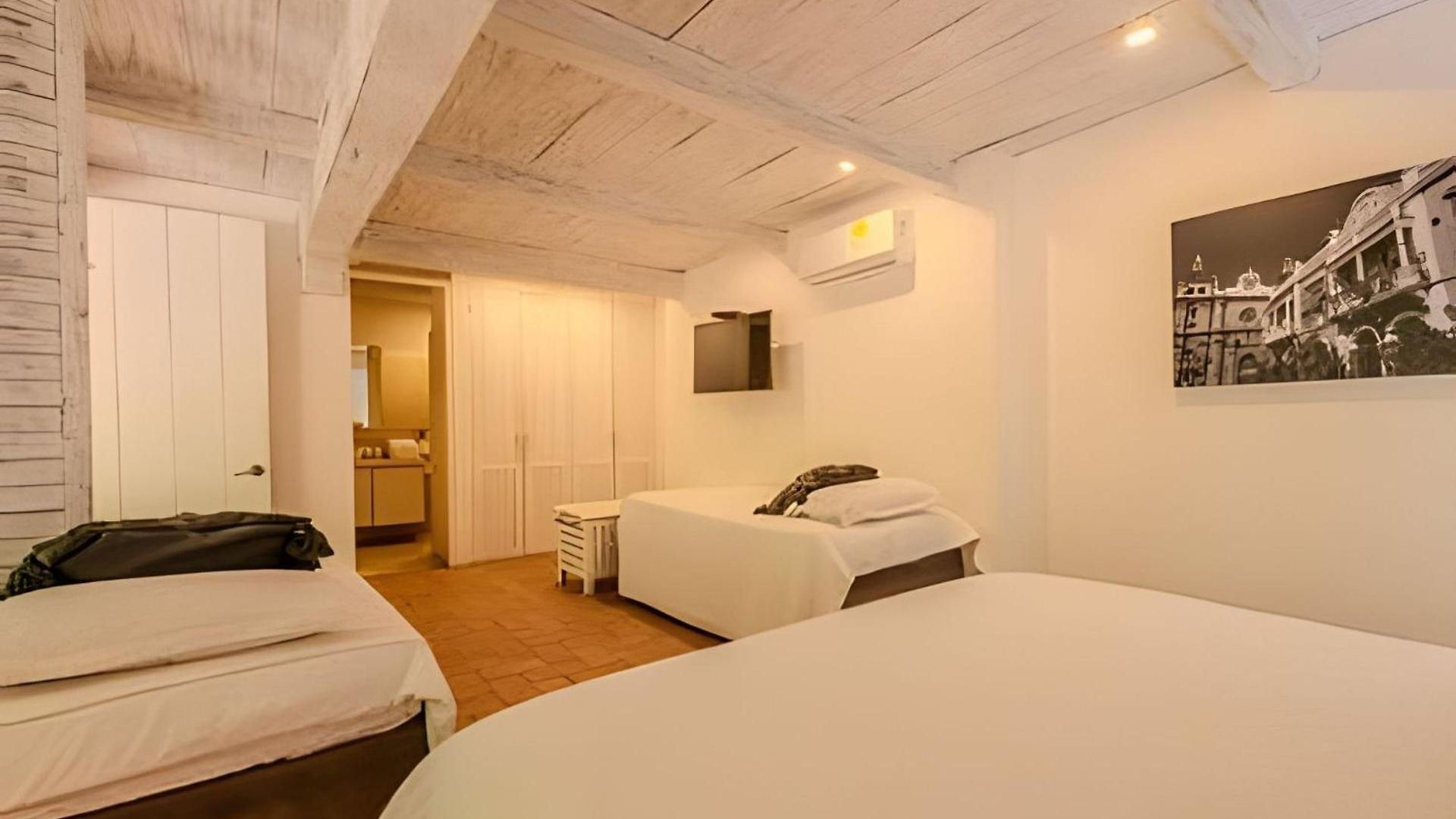 Holiday home Casa De 5 Hab En La Ciudad Amurallada Con Piscina