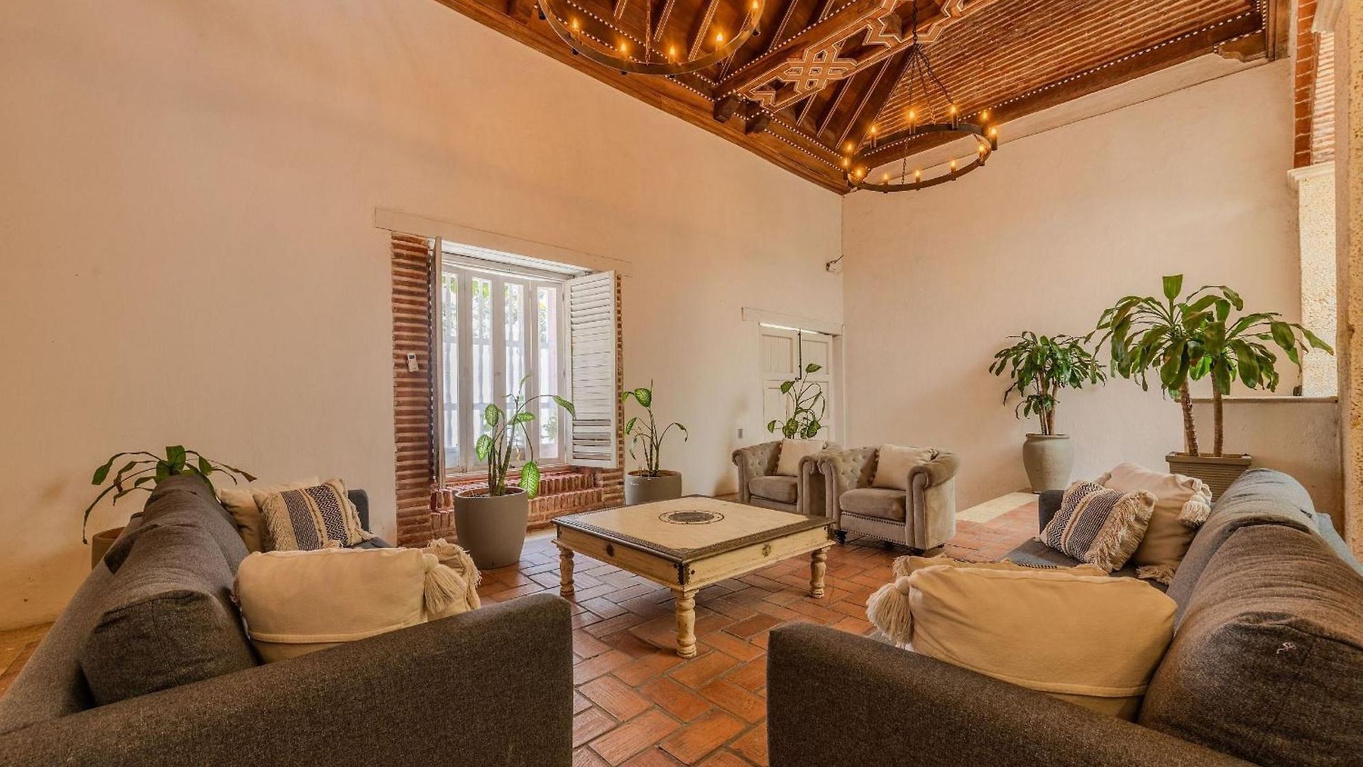 Casa De 5 Hab En La Ciudad Amurallada Con Piscina *