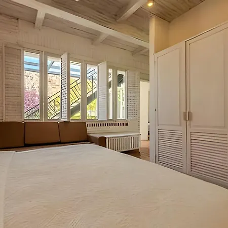 Casa De 5 Hab En La Ciudad Amurallada Con Piscina Сasa de vacaciones