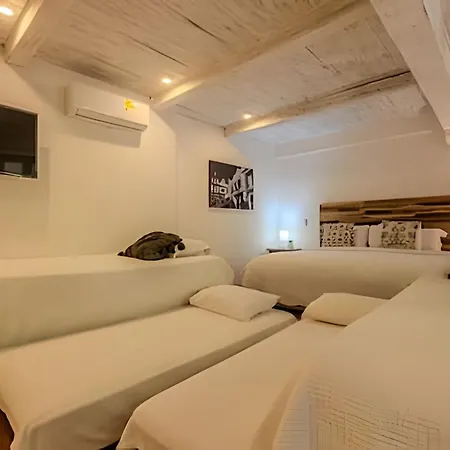 Casa De 5 Hab En La Ciudad Amurallada Con Piscina Сasa de vacaciones