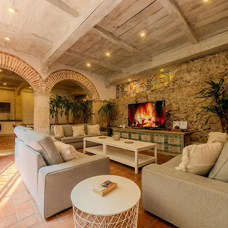 Casa De 5 Hab En La Ciudad Amurallada Con Piscina Сasa de vacaciones Cartagena