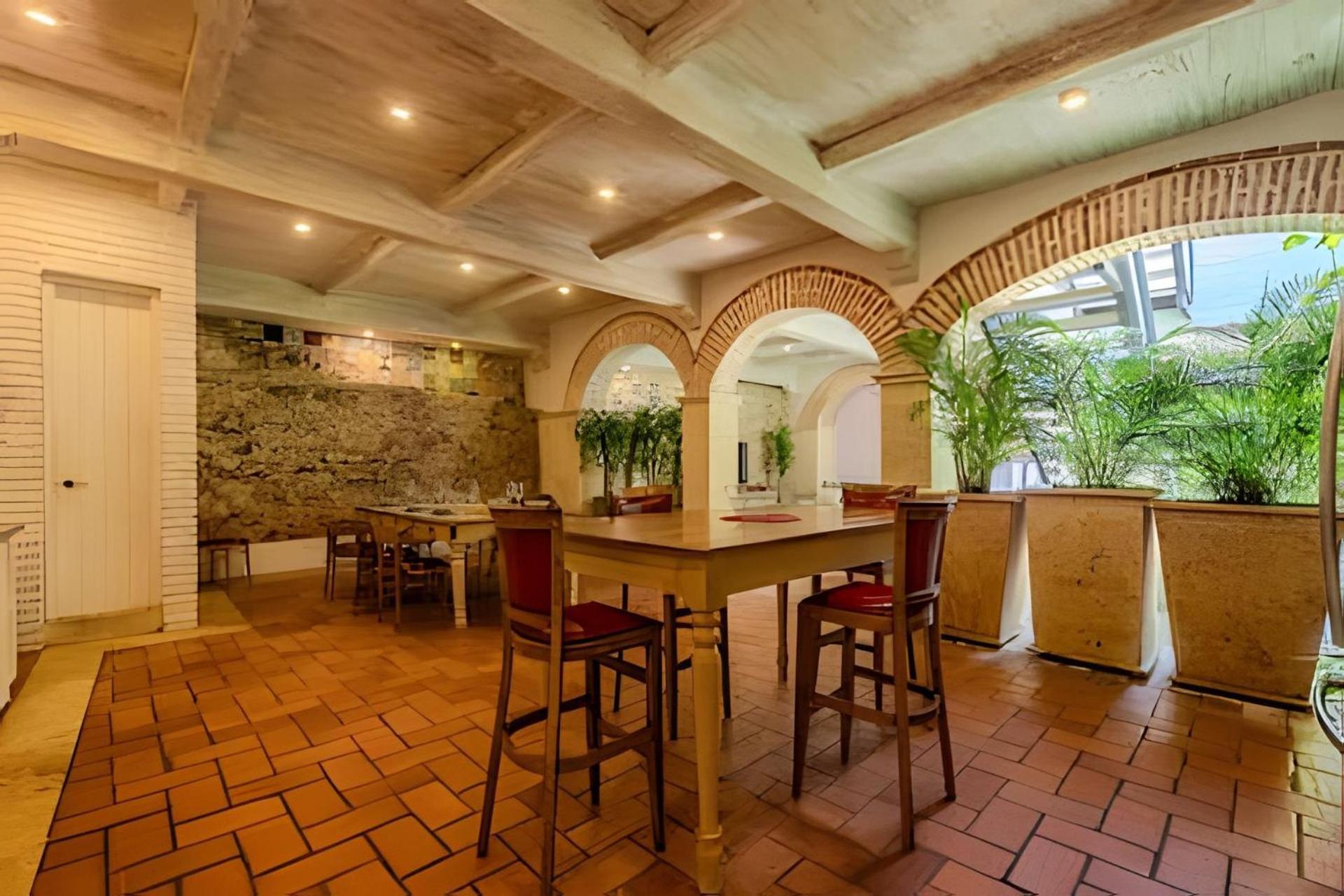 Casa De 5 Hab En La Ciudad Amurallada Con Piscina * Cartagena