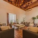 Casa De 5 Hab En La Ciudad Amurallada Con Piscina