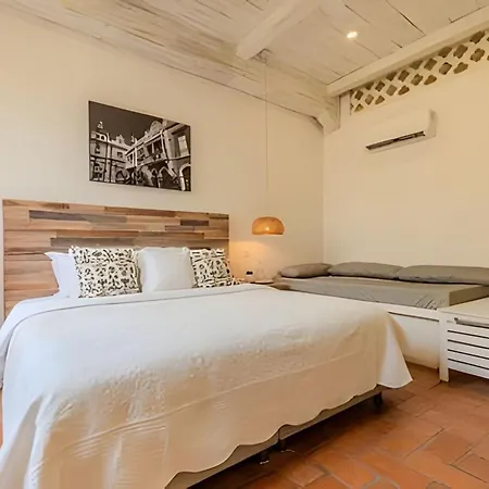 Casa De 5 Hab En La Ciudad Amurallada Con Piscina * Cartagena
