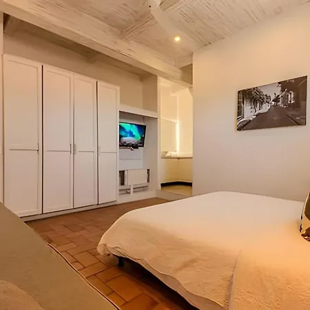 Casa De 5 Hab En La Ciudad Amurallada Con Piscina Holiday home