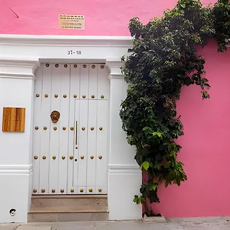 Casa De 5 Hab En La Ciudad Amurallada Con Piscina