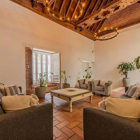 Casa De 5 Hab En La Ciudad Amurallada Con Piscina *
