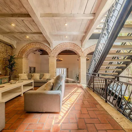 Casa De 5 Hab En La Ciudad Amurallada Con Piscina Holiday home *